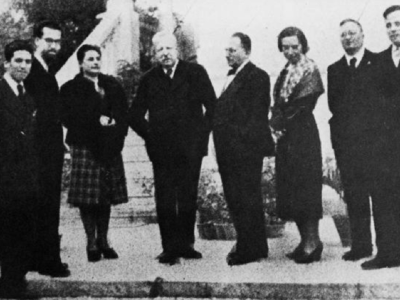 La residenza tra gli anni 30 e 40 del 900, grazie ai suoi proprietari  Giovanni ed Angela Laterza, divenne un vero e proprio cenacolo culturale che ospit� intellettuali e studiosi molti dei quali protagonisti delle fasi di liberazione dall'Italia fascista. Tra questi Benedetto Croce, Tommaso Fiore, Fabrizio Canfora, Michele Cifarielli e Giuseppe Bartolo